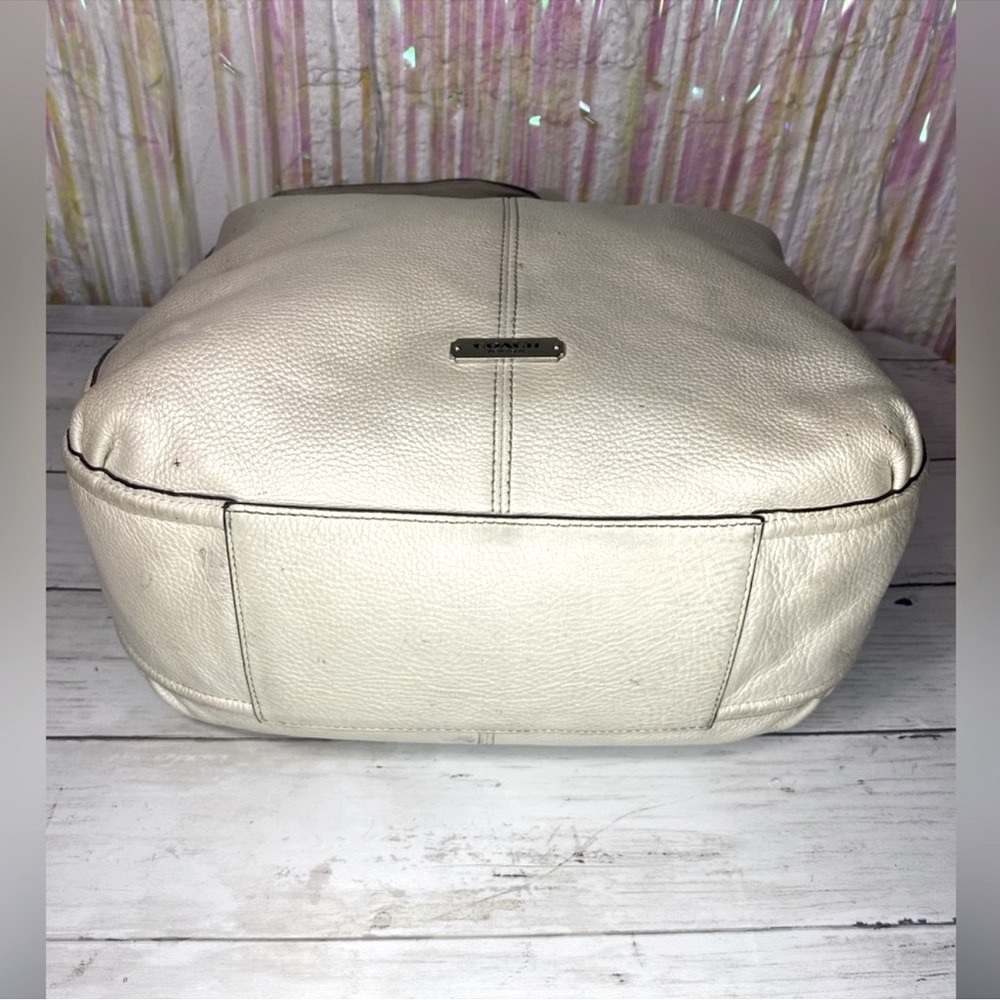 Coach Pearl Pebble Leather Elegant Leather Hobo Shoulder Bag with Tassel - Picture 2 of 6